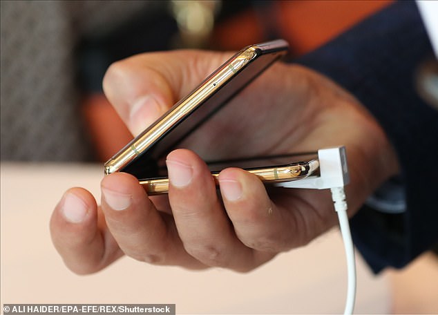 Apple nis projektimin e një iPhone-i që paloset