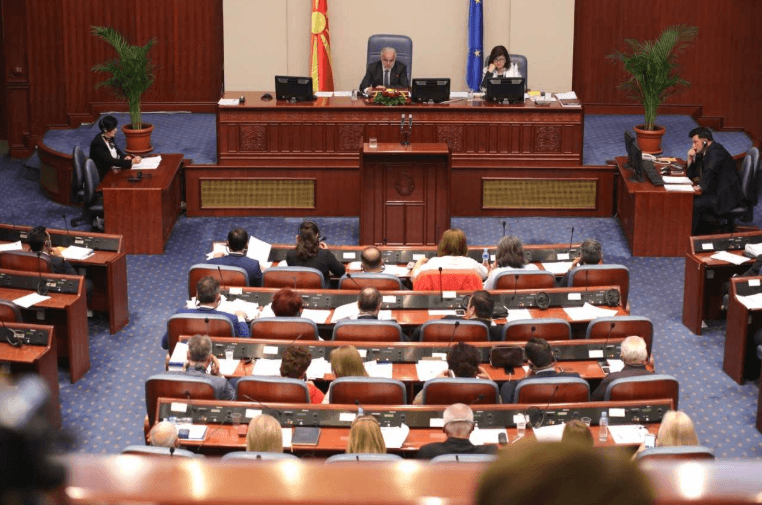Kuvendi i Maqedonisë së Veriut në interpelancë, do të shqyrtohet ligji për barazinë mes burrave dhe grave