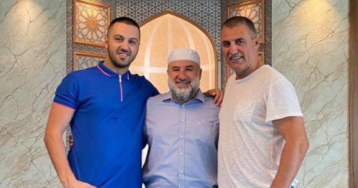 Tragjedia e rëndë në familjen shqiptare/ Babë e bir ishin donatorë të një xhamie, më parë shkonin mirë