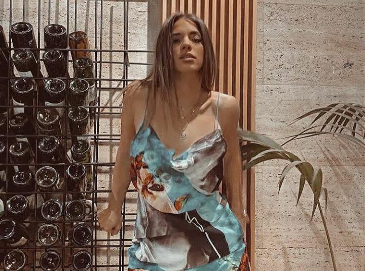 Dikur tha që është e virgjër vetëm në vesh, Shqipja surprizon sërish: Nuk i dihet!