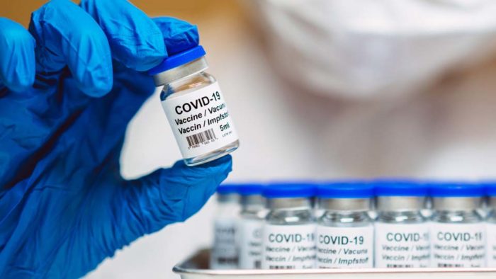 Dyshohet se vodhi vaksinën e COVID-19 me nëntë doza, mjeku pushohet nga puna