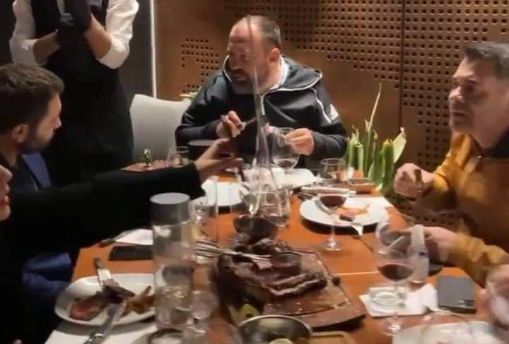 Darka në Dubai/ Baton Haxhiu: Më vjen keq që Mazniku u gjend në krye të tavolinës