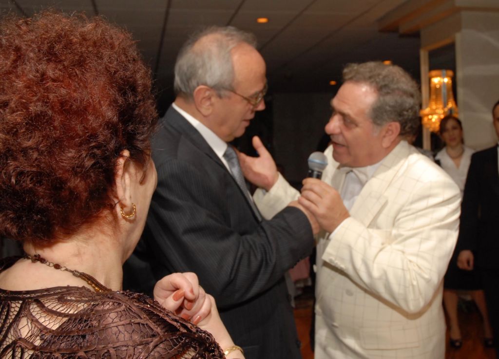 Autori i njohur kartolinë për Vitin e Ri Koço Devoles: Artistëve vdekja ...