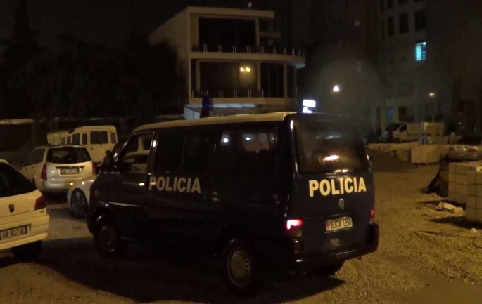 E rëndë! Dyshohet se polici shqiptar është vetëvrarë me armën e shërbimit