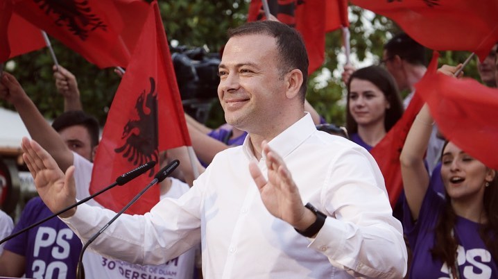 PS rikthen në ‘krye’ ish-kryebashkiakun Valdrin Pjetri