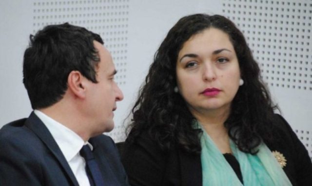 Shkuan për vizitë/ Serbët në veri të Mitrovicës përzënë Albin Kurtin dhe Vjosa Osmanin!