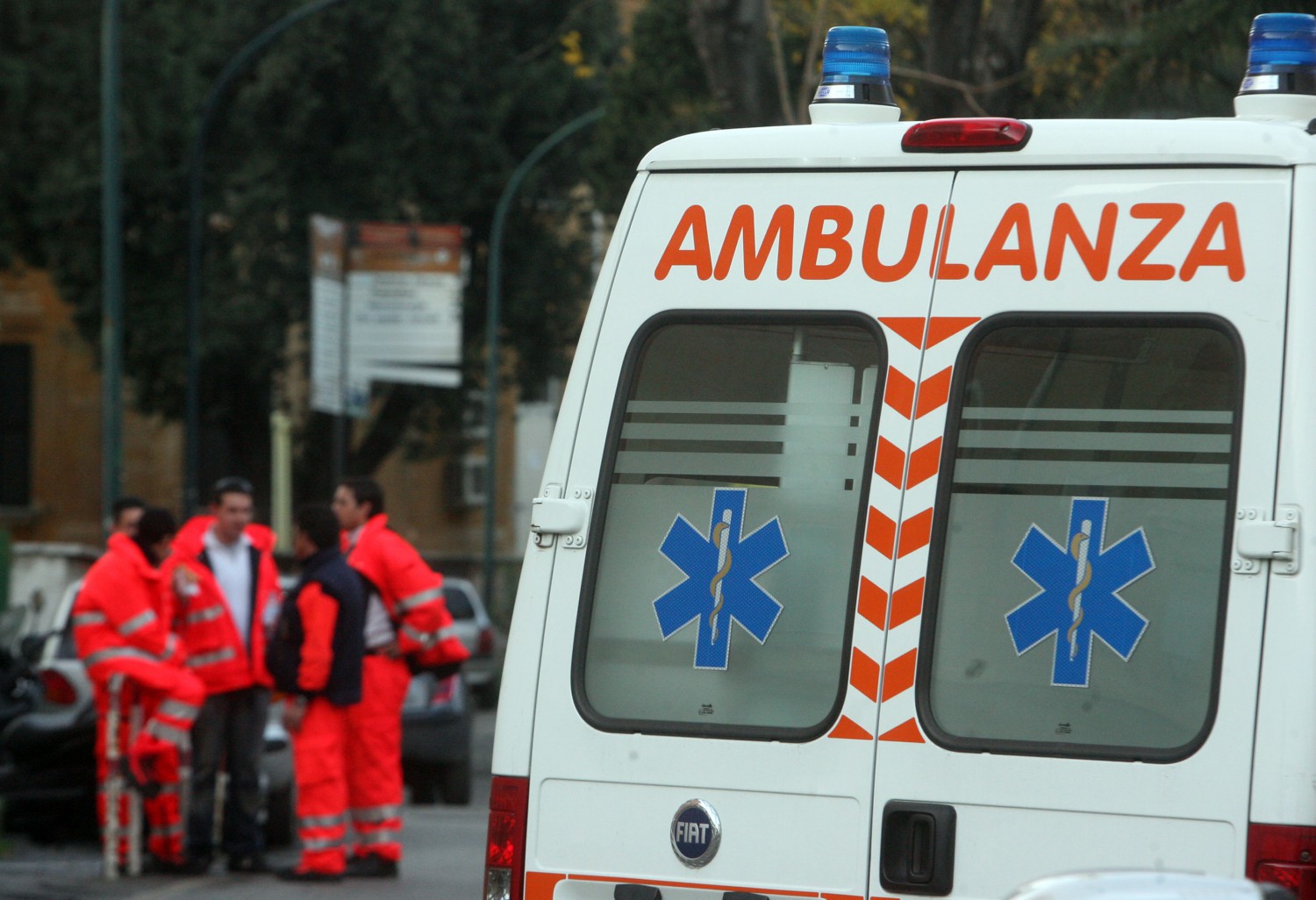 Transportonin me ambulancë marijuanë me vlerë 300 mijë euro, e pësojnë keq dy persona