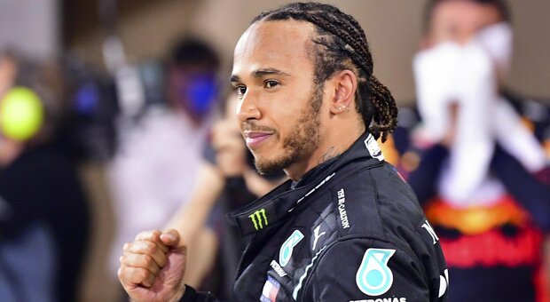 Gati për titullin e tetë botëror, Lewis Hamilton rinovon kontratën me Mercedes