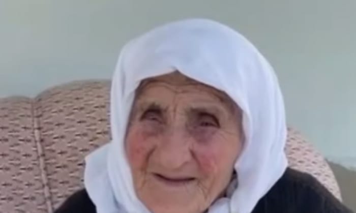 112-vjeçarja nga Kuçova me shëndet të mirë vazhdon të punojë, por e çregjistrojnë nga gjendja civile