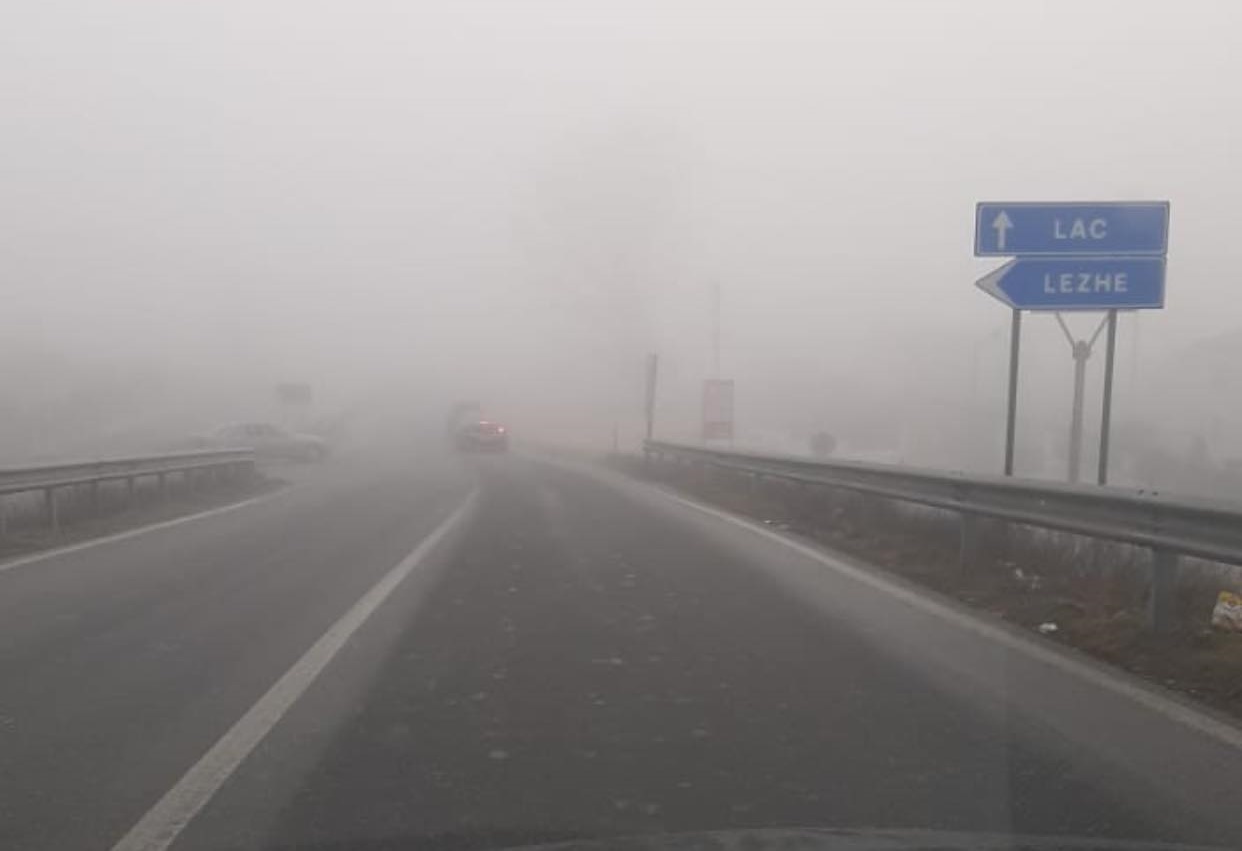 Prezencë e madhe e mjegullës, këto janë akset ku duhet të udhëtoni me shumë kujdes