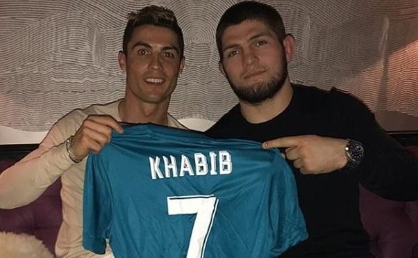 Pasi hoqi dorë nga ndeshjet në UFC, Khabib ka një dëshirë: Kam folur me Ronaldon, dua të luaj futboll me Realin