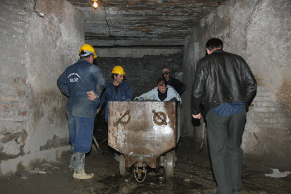 “Marrin kromin e nuk paguajnë taksa”/ Pronarët e minierave në Bulqizë kanë 54 mln euro borxhe