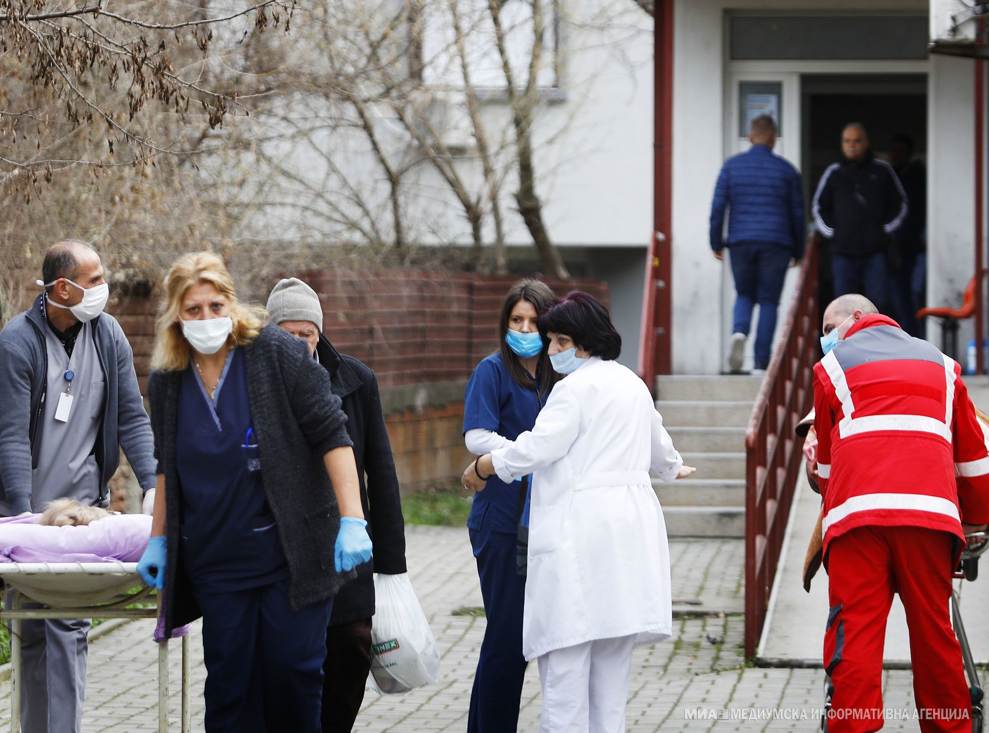 Infektologët: Maqedonia po kalon në pikun e valës së tretë të pandemisë