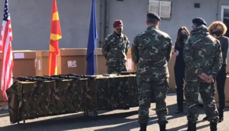 SHBA i dhuron Maqedonisë armatim në vlerë prej 1.2 milion dollarëve