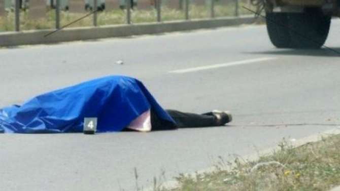 Përplaset për vdekje 54-vjeçari në Tiranë, shoferi e lë në mes të rrugës