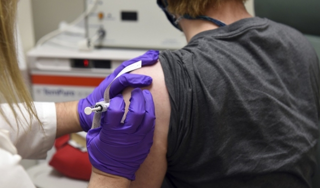 Infektologët: Dhënia e vaksinës pa test, veprim i gabuar