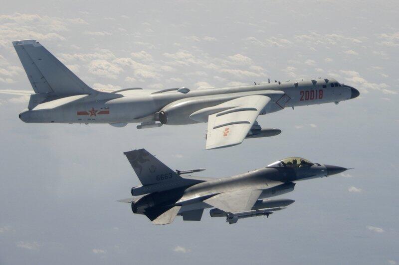 25 avionë ushtarakë fluturojnë mbi qiellin e ishullit/ Kina kërcënon hapur Tajvanin sovran e demokratik