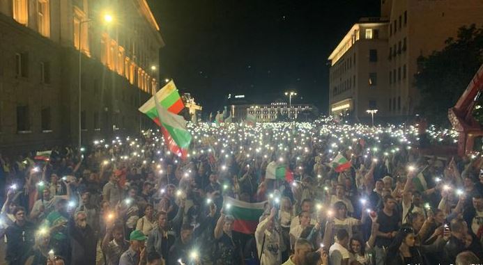 Zgjedhjet në Bullgari/ Rinia: Ose do rrëzojmë qeverinë e korrupsionit ose do emigrojmë