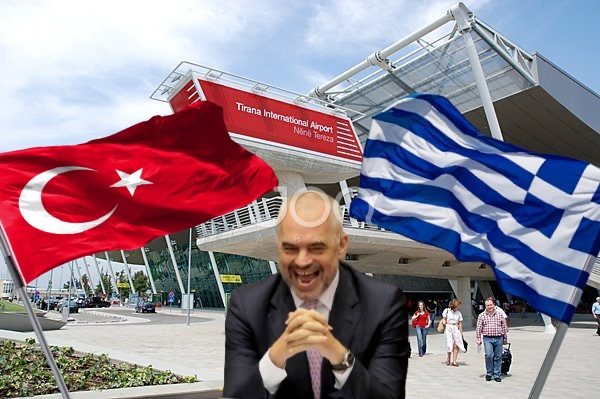 Rama mbush aeroportin me grekë e turq!