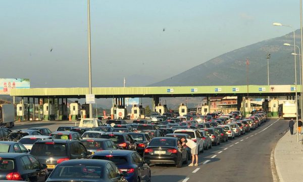 Mbi 13 mijë kosovarë udhëtuan drejt Shqipërisë