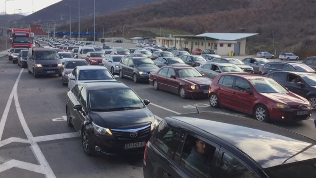 Nuk kërkohen testet në kufi, fluks i madh i kosovarëve në Shqipëri
