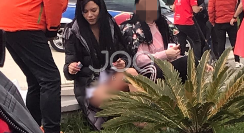 Sara provokon keq me veshjen në publik, minifundi i shkurtër s’i lë vend imagjinatës!