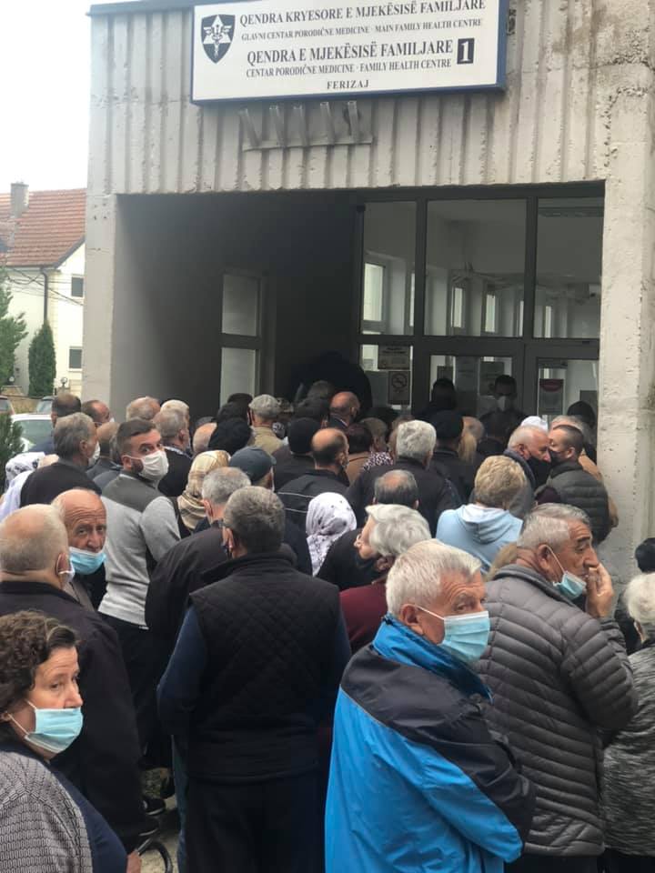 Tollovi e madhe për vaksinim në QKMF-në e Ferizajt