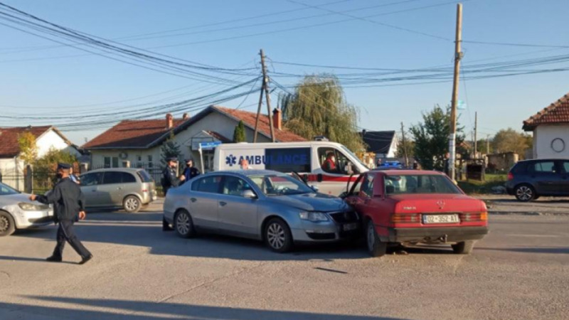 Dy gra bëjnë aksident në Prishtinë, krijohet tollovi (Video)