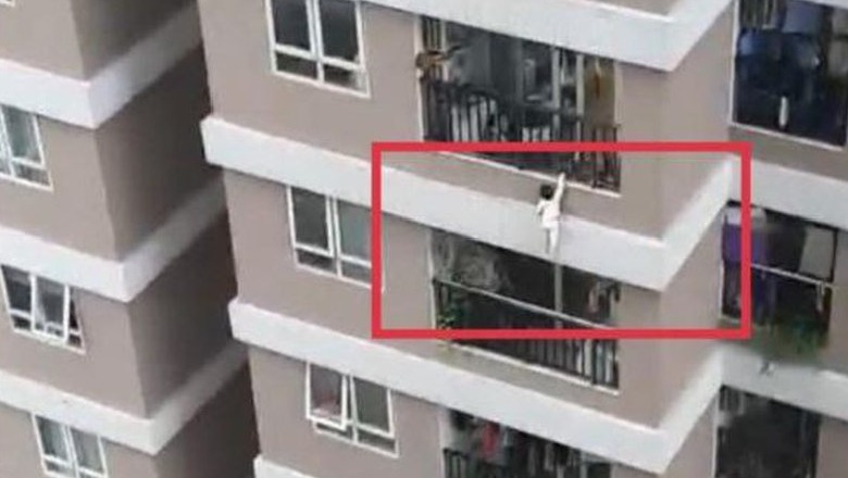 E rëndë në Konispol, fëmija 4-vjeçar bie nga ballkoni teksa luante