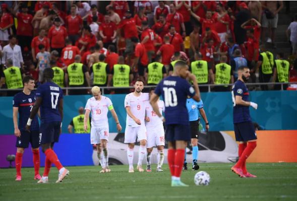 Merr fund mbrëmja e “çmendur”, Zvicra eliminon Francën nga pika e bardhë e penalltive