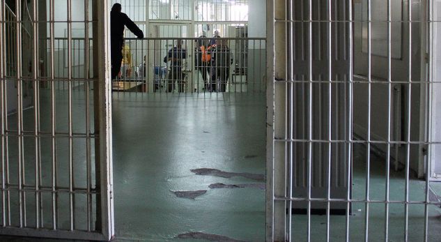 Rrahje mes të burgosurve në Dubravë, raportohet si tentim-vrasje