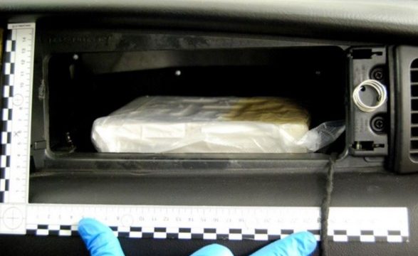 Shtatzëna shqiptare transportonte valixhe me kokainë në Zvicër
