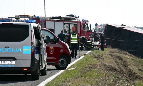 Një nga të aksidentuarit në Kroaci në gjendje të rëndë