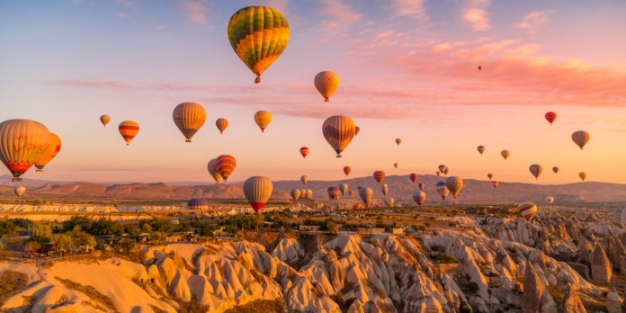 Balonat e Kapadokya-s, atraksion i ri në qiejt e Maqedonisë
