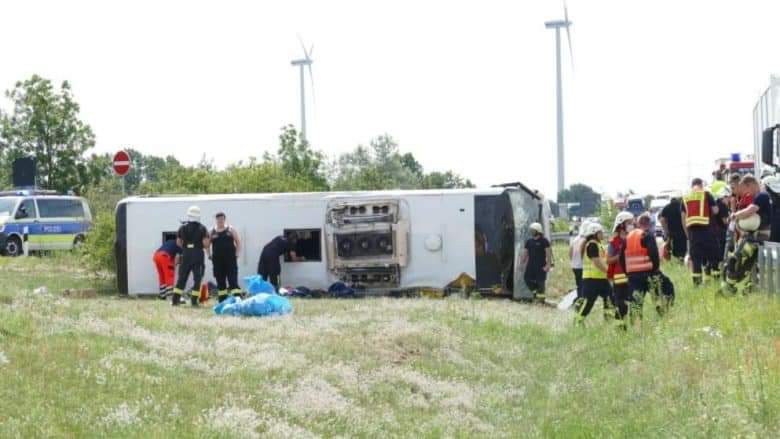 Përmbyset autobusi me targa të Serbisë në Gjermani, 19 të lënduar