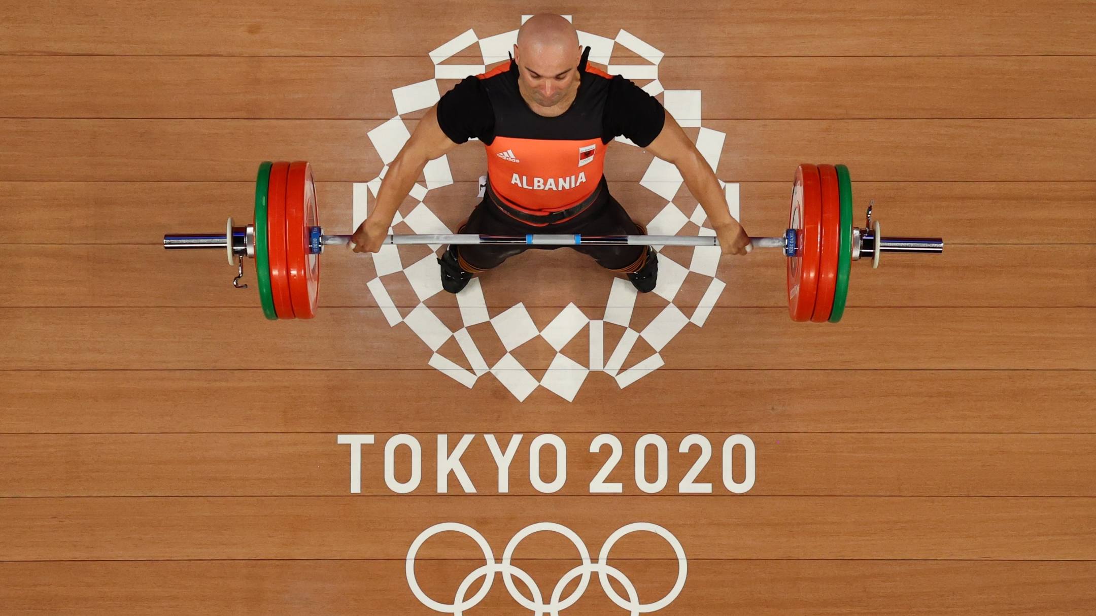 Tokyo 2020/ Erkand Qerimaj mbyll garën në baterinë B, del i pari me 338 kg në dygarësh