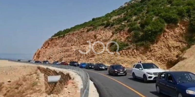 Tmerr për pushuesit! Radhë të gjata në By-Passin e Vlorës, qytetarët të detyruar të presin me orë të tëra në trafik