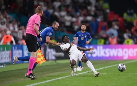 Supersfida Itali-Angli/ Nuk mjaftojnë 90 minuta për të shpallur fituesin, skuadrat i drejtohen shtesave