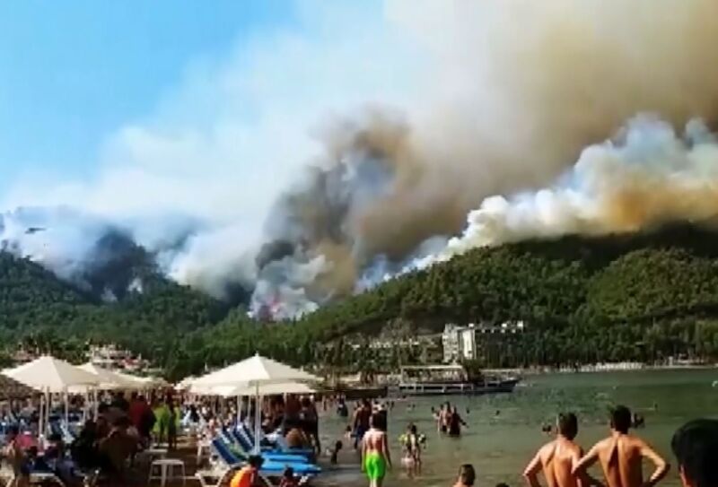 Zjarret në Turqi/Maqedonia e Veriut s’ka turistë të rrezikuar