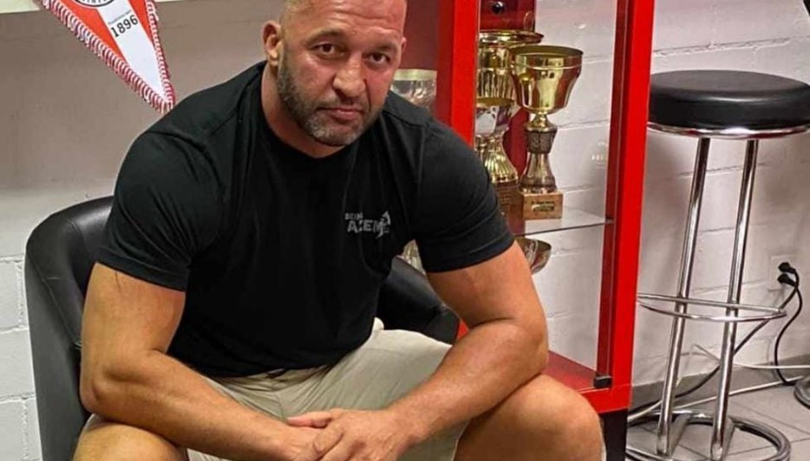 Më i forti i botës nuk i frikësohet askujt përveç gruas (Video)