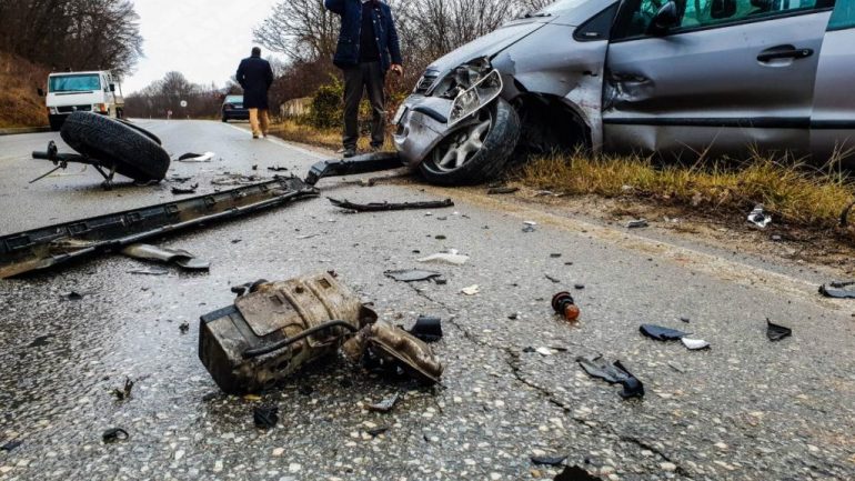 Aksident tragjik në Prrenjas/ Automjeti përplas për vdekje një këmbësore
