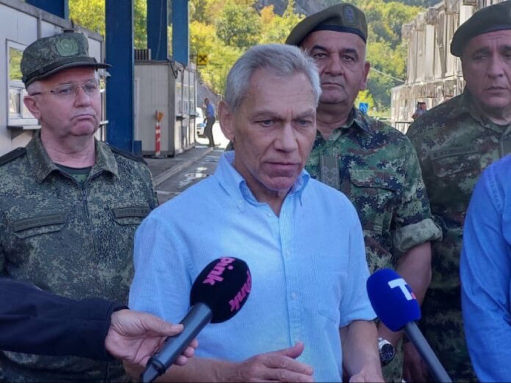 Çfarë po bën ambasadori rus në Beograd duke patrulluar kufirin mes Kosovës dhe Serbisë?