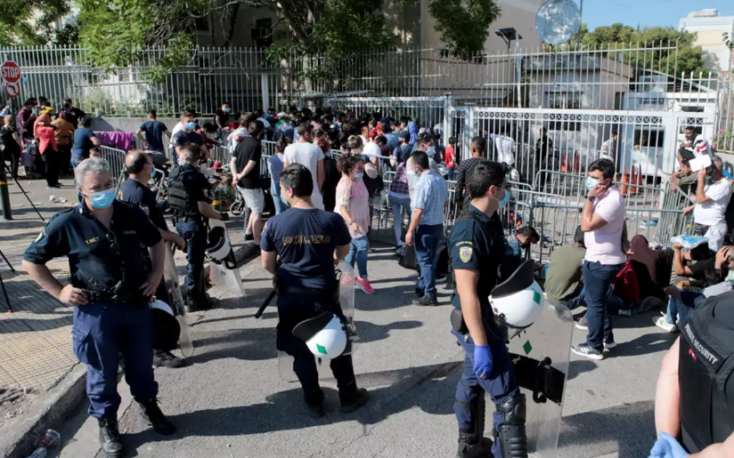 Alarm për bombë në azilin në Greqi: Do të shpërthejë në orën 11:00