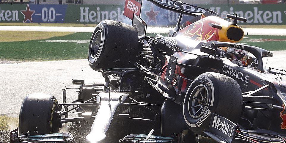 Lewis Hamilton në prag të vdekjes! Momenti kur Verstappen me ‘Red Bull’ i hipën mbi kokë