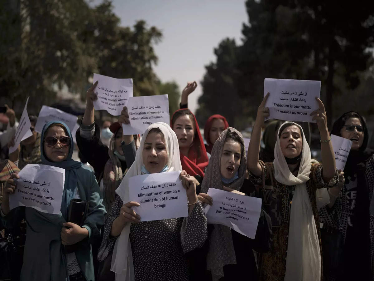 Gratë afgane dalin në protestë, kërkojnë të lejohen të studiojnë e punojnë