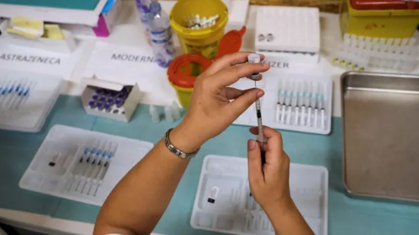 Pfizer dhe Moderna: Efektiviteti i vaksinave tona venitet me kalimin e kohës!