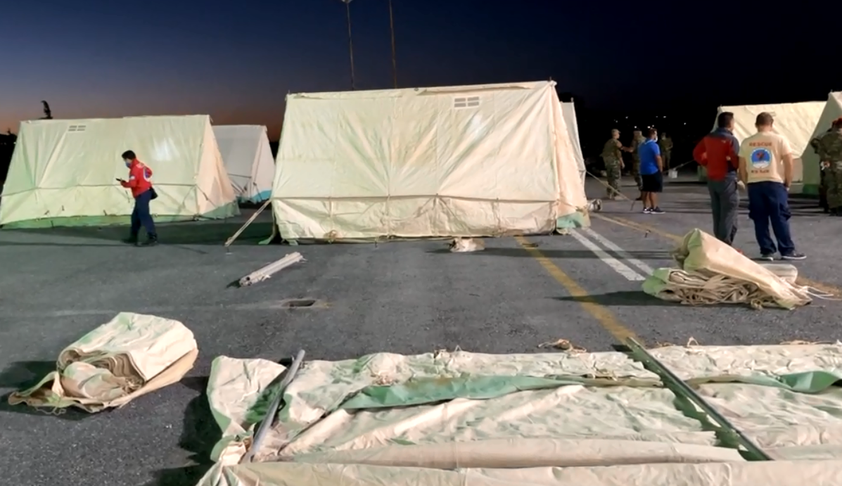 Panik prej tërmetit në Kretë, qindra njerëz e kalojnë natën në çadra