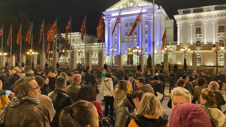 Kundër vaksinimit të detyruar! Protestohet në Shkup