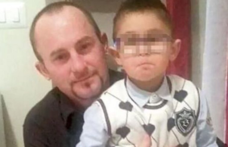 Vrau mizorisht djalin e tij 10-vjeçar me gruan shqiptare, polaku i mbylli gojën me shirit dhe e qëlloi