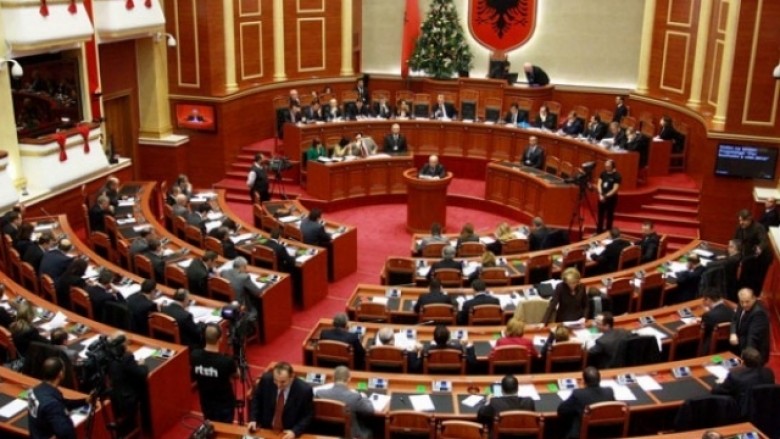 Shqipëria ratifikon marrëveshjen me Maqedoninë për kontrolle të përbashkëta në vendkalimet kufitare